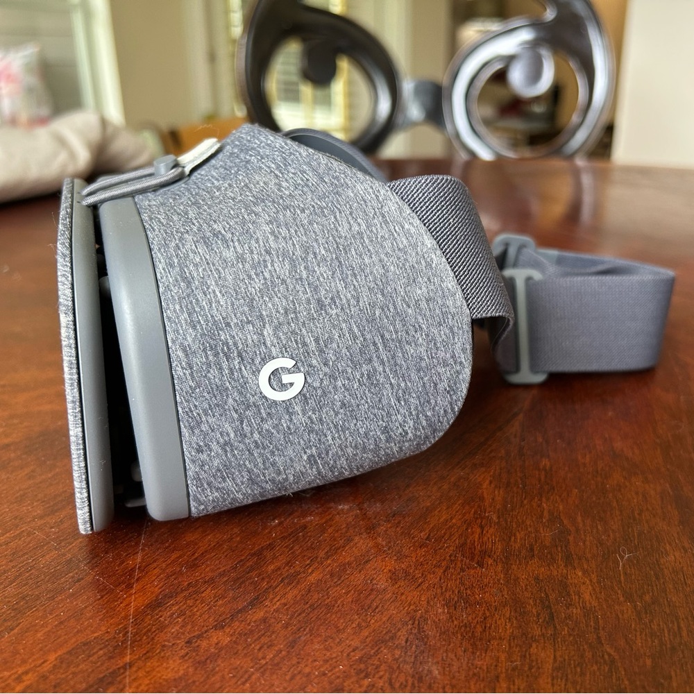 Google VR Headset - Picture 2 of 4